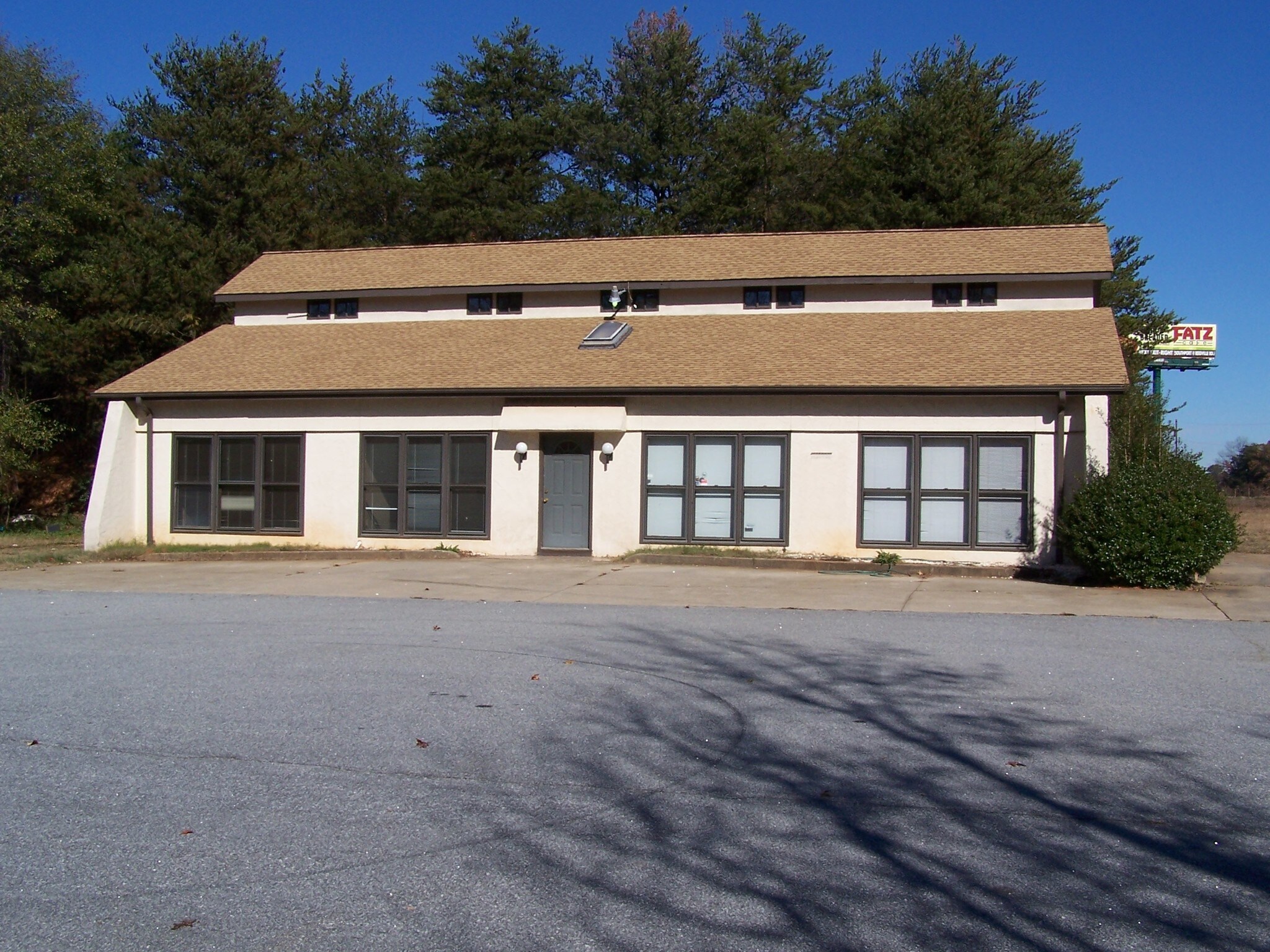208 Oak Forest Rd, Spartanburg, SC à louer Photo principale– Image 1 sur 6