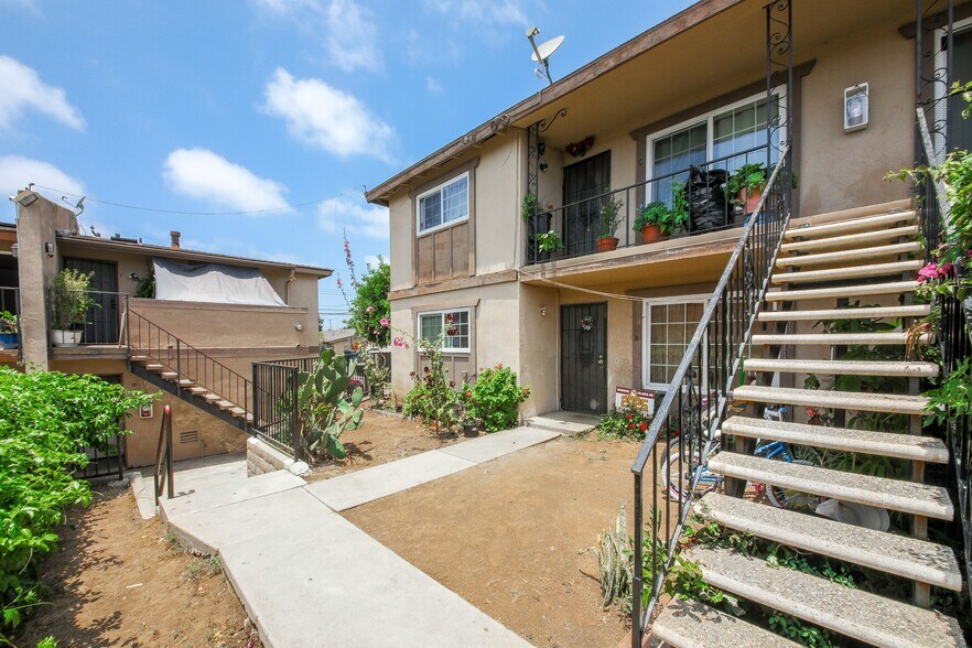 17431 Koledo Ln, Huntington Beach, CA à vendre - Photo de l’immeuble – Image 3 sur 7