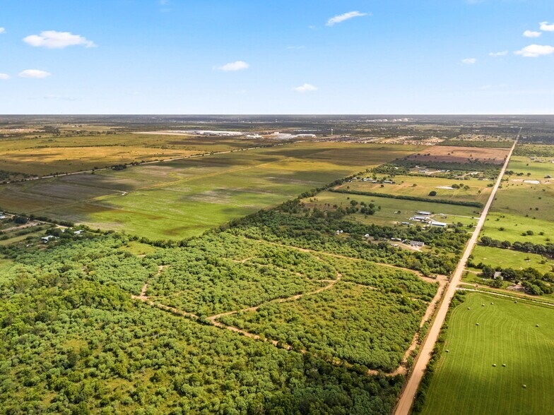 3346 Orange Hill Rd, Sealy, TX à vendre - Photo de l’immeuble – Image 2 sur 17