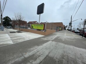 911 Morris Park Ave, Bronx, NY à louer Photo intérieure– Image 2 sur 6