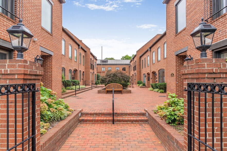 415 N Lee St, Alexandria, VA à louer - Photo de l’immeuble – Image 3 sur 13