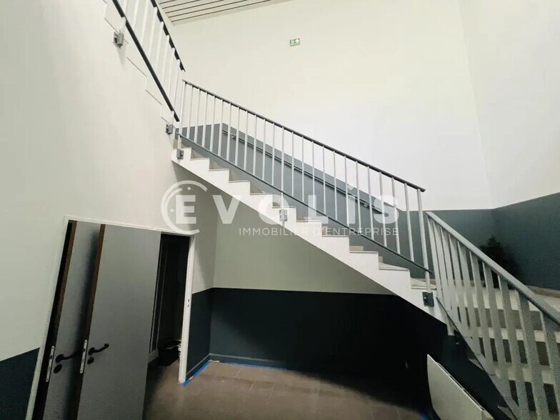 Bureau dans Croissy-Beaubourg à louer - Photo de l’immeuble – Image 3 sur 7