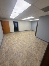 5205 N Ironwood Ln, Milwaukee, WI à louer Photo intérieure– Image 2 sur 7