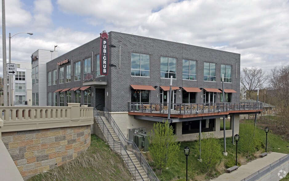 2060 N Humboldt Ave, Milwaukee, WI à vendre - Photo de l’immeuble – Image 1 sur 2
