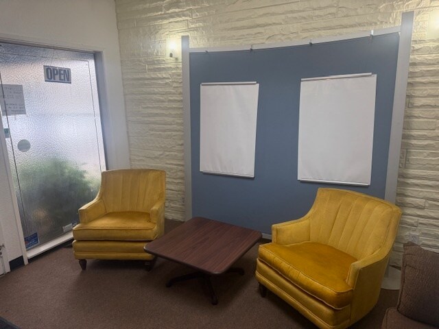 8329 Fair Oaks Blvd, Carmichael, CA à louer - Photo intérieure – Image 1 sur 10