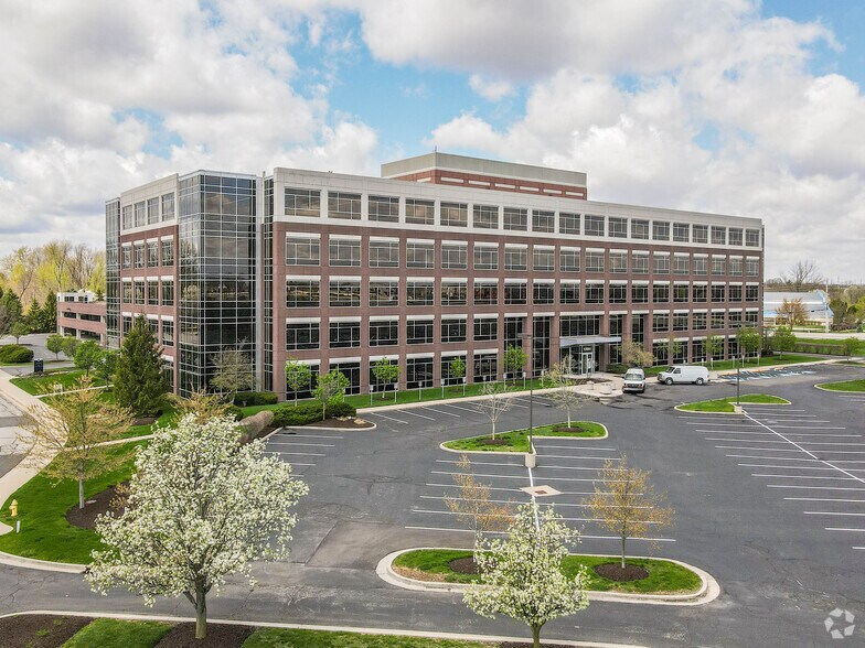 13085 Hamilton Crossing Blvd, Carmel, IN à louer - Photo de l’immeuble – Image 3 sur 7