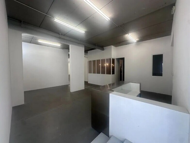 Local commercial dans Paris à louer - Photo intérieure – Image 2 sur 8