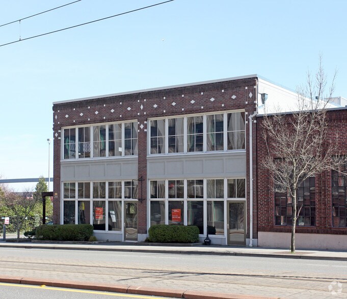2111 Pacific Ave, Tacoma, WA à louer - Photo principale – Image 1 sur 11