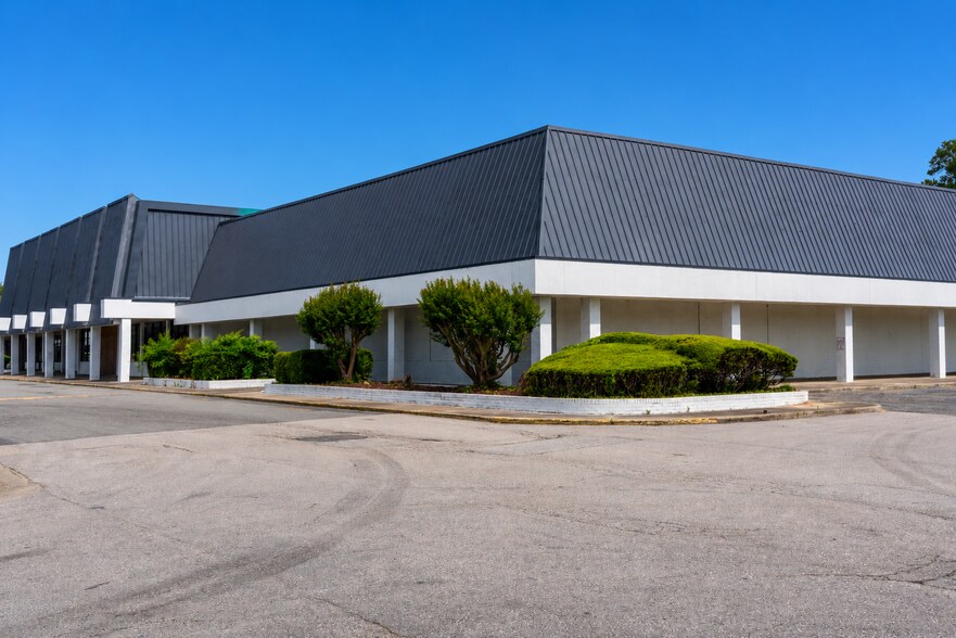 2449-2475 US-117 S, Goldsboro, NC à louer - Photo de l’immeuble – Image 3 sur 5