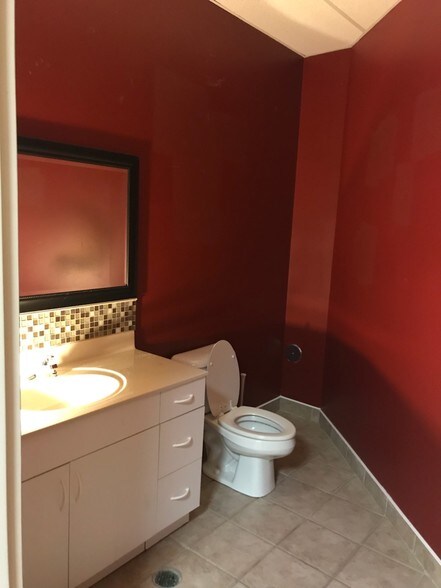 6750 Orchard Lake Rd, West Bloomfield, MI à vendre - Photo intérieure – Image 3 sur 10