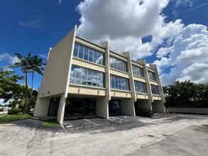 5555 Hollywood Blvd, Hollywood, FL à louer Photo de l’immeuble– Image 2 sur 26