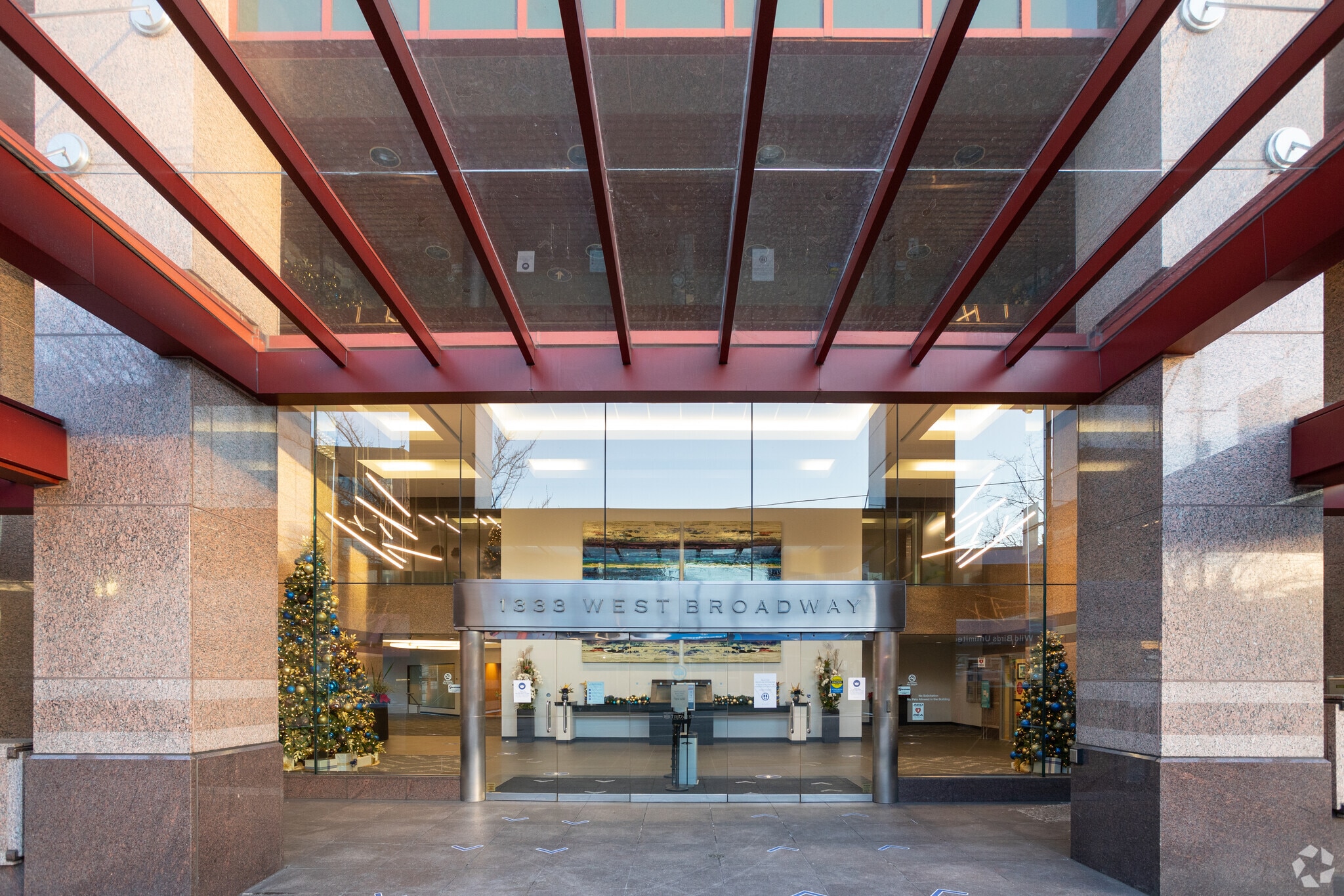 1333 W Broadway, Vancouver, BC à louer Photo principale– Image 1 sur 6