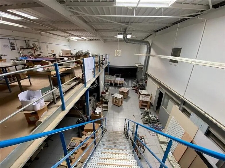 Local d'activités dans Saint-Thibault-des-Vignes à vendre - Photo de l’immeuble – Image 1 sur 12