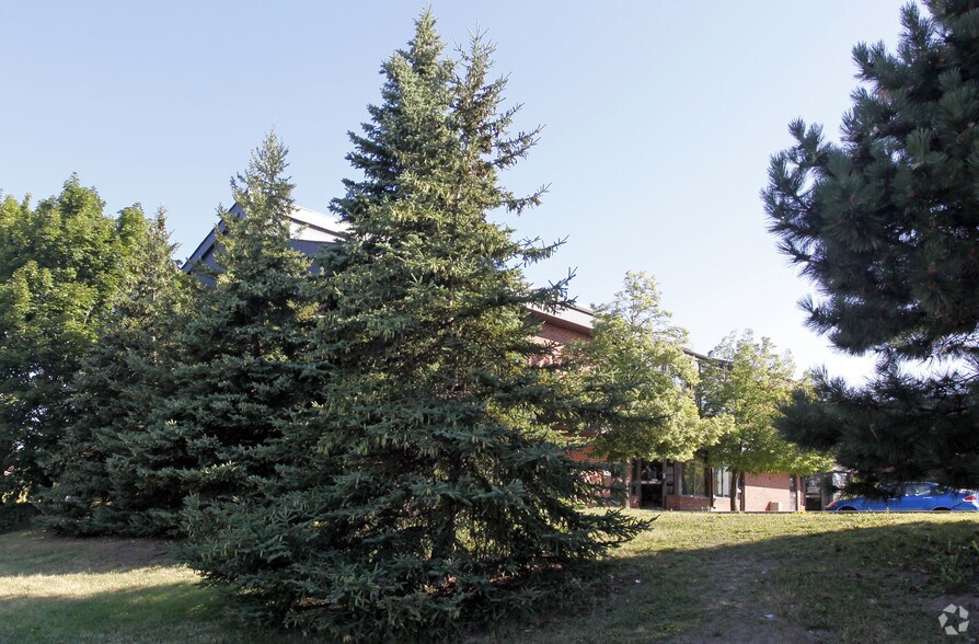 100 Matheson Blvd E, Mississauga, ON à louer - Photo de l’immeuble – Image 2 sur 22