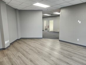 205 E Warm Springs Rd, Las Vegas, NV à louer Photo intérieure– Image 1 sur 11