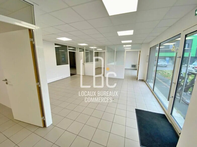 Local d’activités dans Les Sorinières à louer - Photo de l’immeuble – Image 2 sur 21