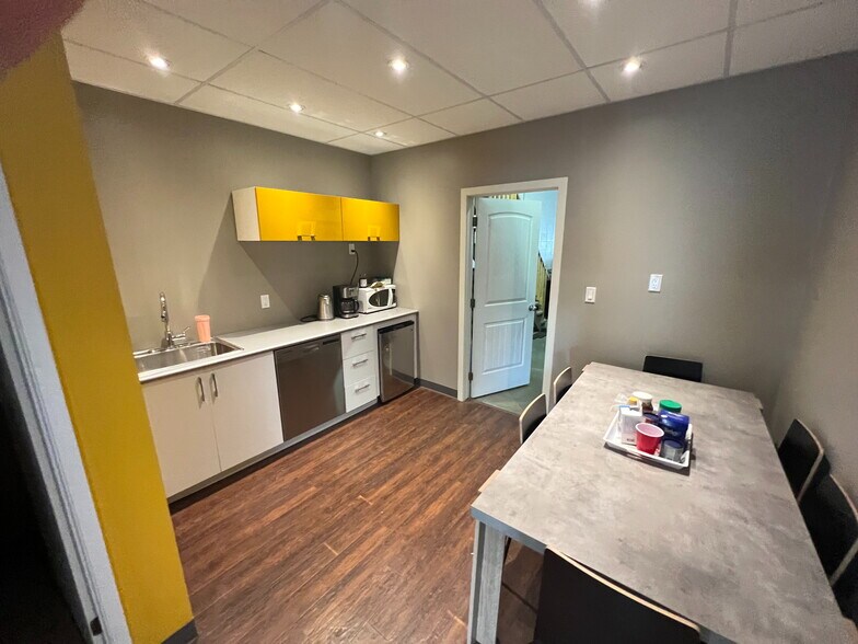 4840 93 Av NW, Edmonton, AB à vendre - Photo de l’immeuble – Image 2 sur 14