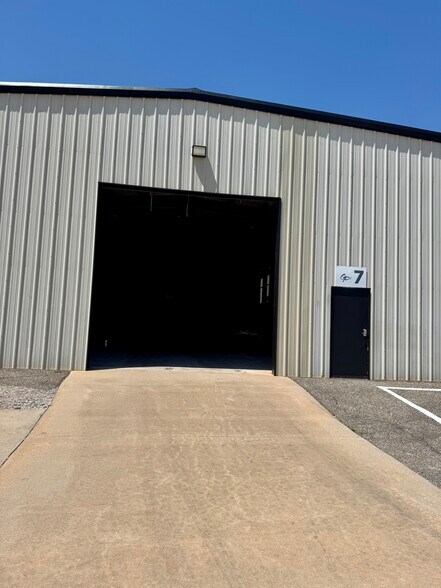 11624 N I-35 Service Rd, Oklahoma City, OK à vendre - Photo de l’immeuble – Image 2 sur 4
