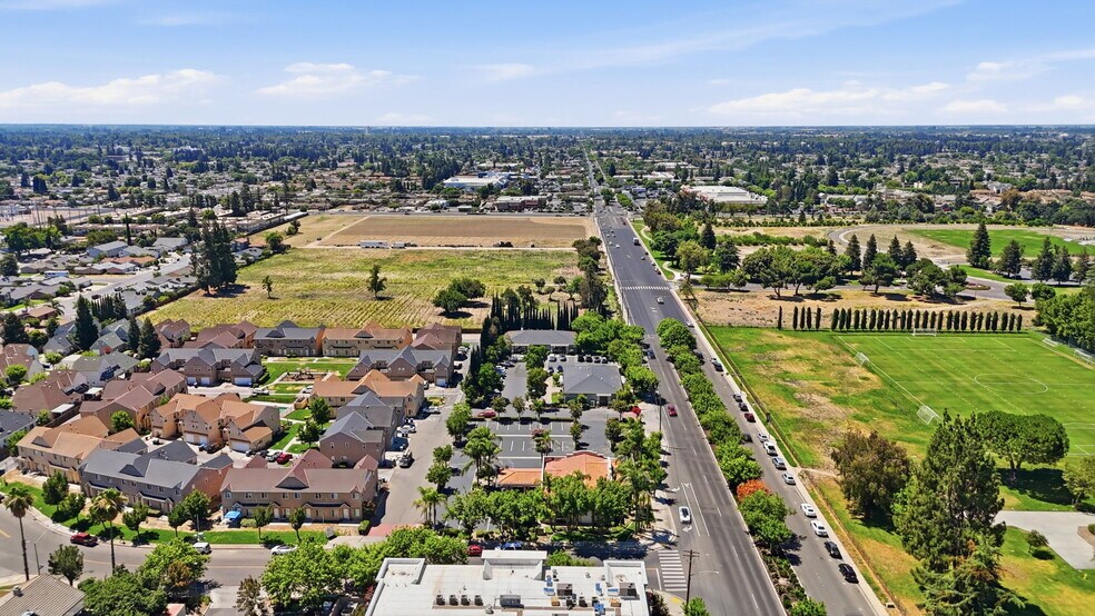 3700 Geer Rd, Turlock, CA à louer - Photo de l’immeuble – Image 3 sur 24