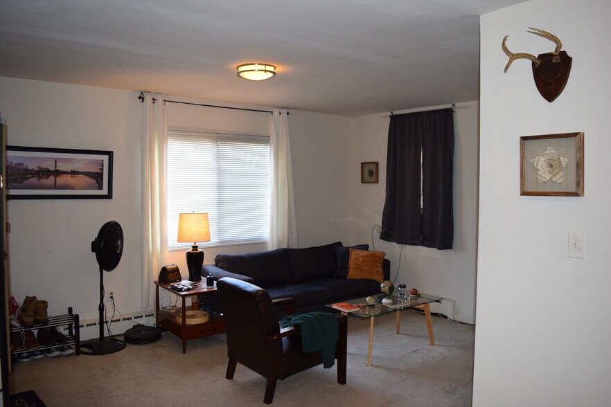 8514 Glenview Ave, Silver Spring, MD à vendre - Photo intérieure – Image 2 sur 6