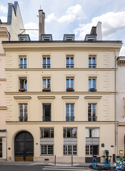 16 Rue Saint-Fiacre, Paris à louer - Photo de l’immeuble – Image 2 sur 3