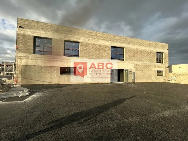 Bureau dans Le Soler à louer - Photo de la construction – Image 2 sur 4