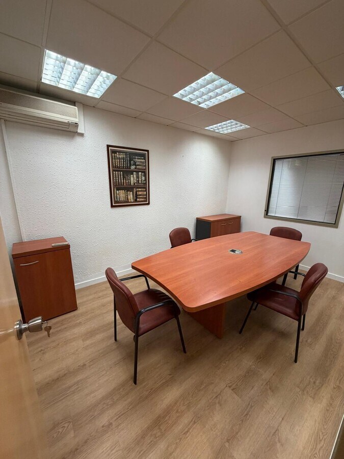 Esplugues de Llobregat, BAR 08950 - Lot - - - Photo intérieure - Image 2 of 11