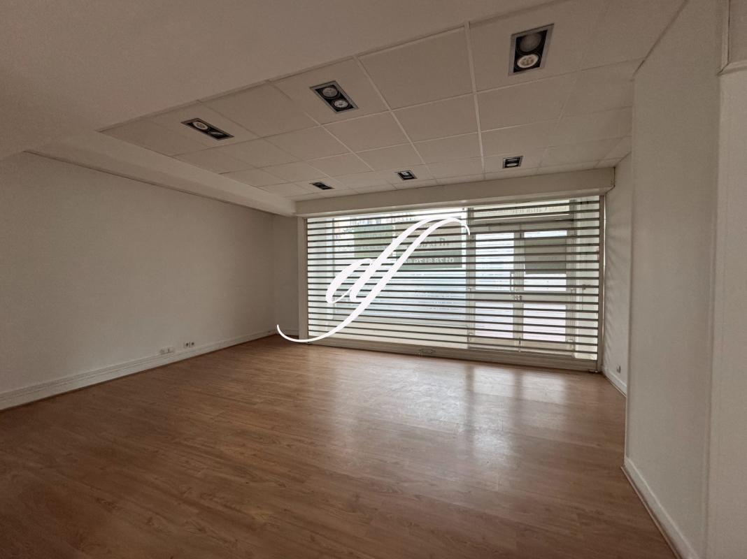 Local commercial dans Asnières-sur-Seine à vendre Photo intérieure– Image 1 sur 10