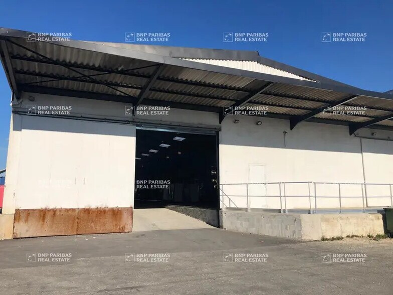 Industriel/Logistique dans Vitrolles à louer - Photo de l’immeuble – Image 3 sur 10
