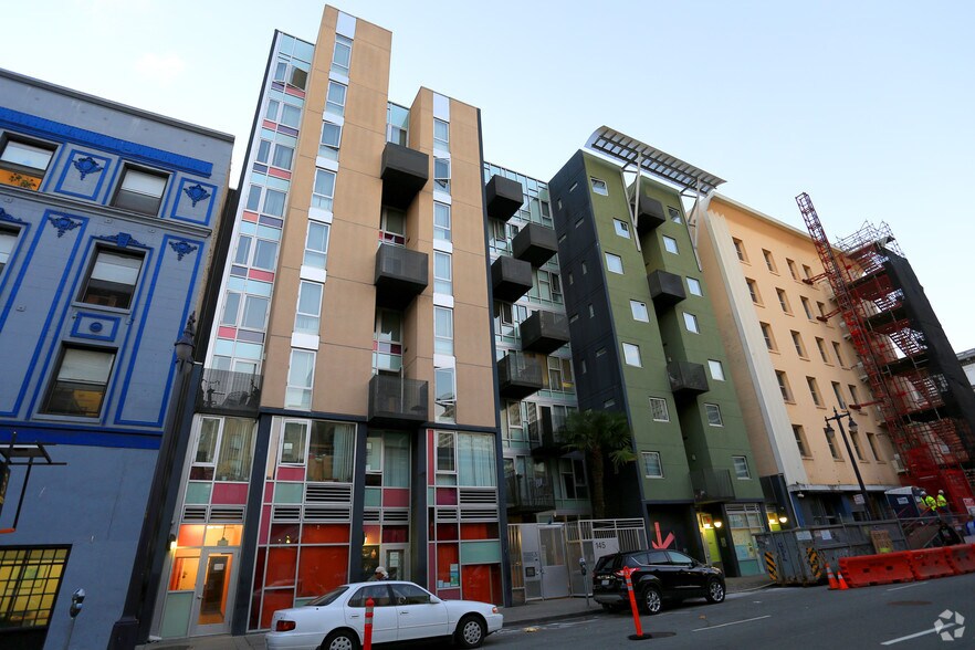 145 Taylor St, San Francisco, CA à louer - Photo de l’immeuble – Image 3 sur 3