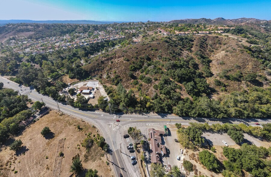 19121 El Toro Rd, Silverado, CA à vendre - Photo de l’immeuble – Image 2 sur 5