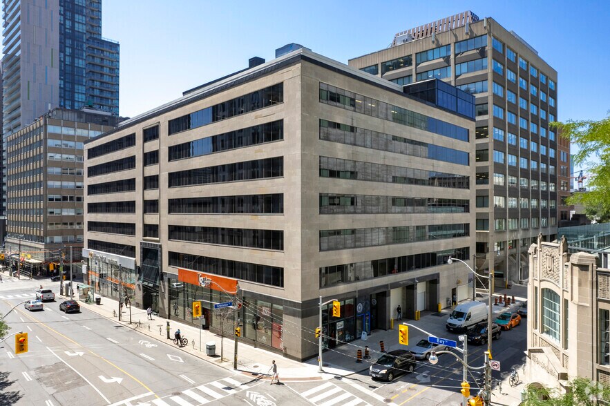 800 Bay St, Toronto, ON à louer - Photo principale – Image 1 sur 4