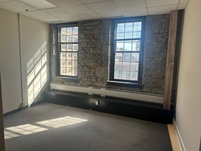 250 Mill St, Rochester, NY à louer Photo intérieure– Image 2 sur 2