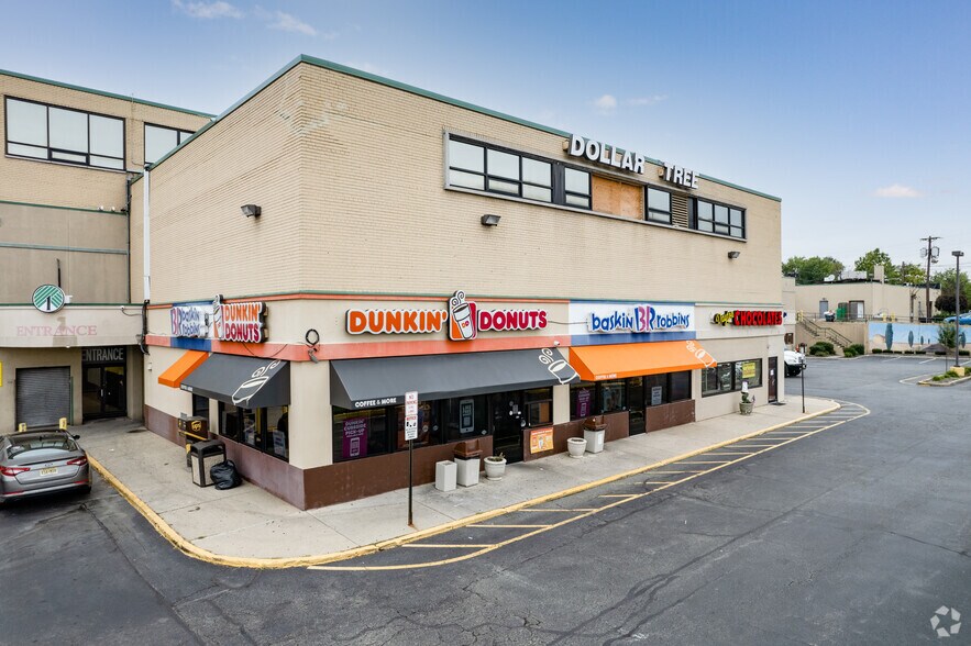 1033-1061 Bloomfield Ave, Clifton, NJ à louer - Photo de l’immeuble – Image 3 sur 6