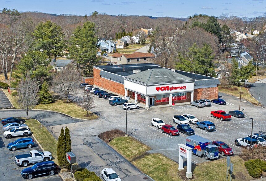 676 Southbridge St, Auburn, MA à vendre - Photo de l’immeuble – Image 2 sur 6