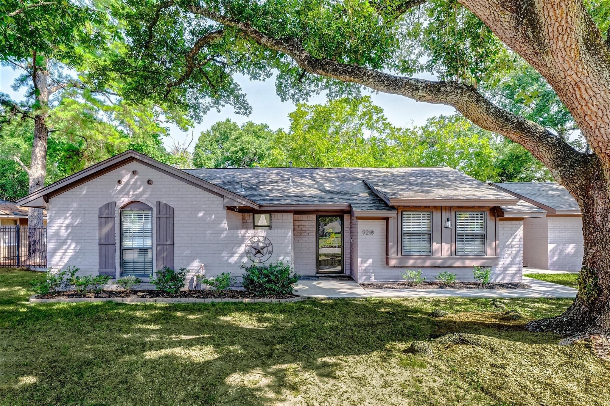 9218 Hammerly Blvd, Houston, TX à louer Photo principale– Image 1 sur 11