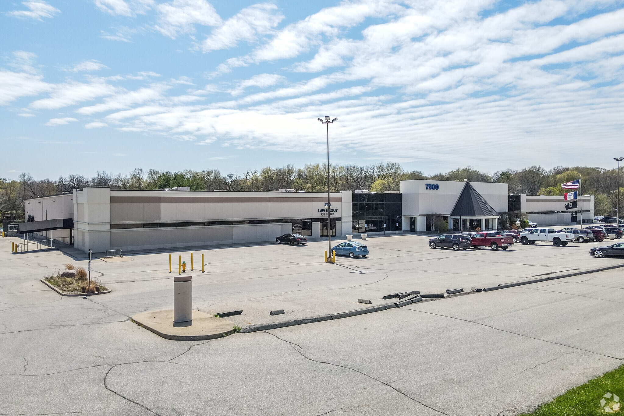 7900 Hickman Rd, Windsor Heights, IA à louer Photo de l’immeuble– Image 1 sur 22