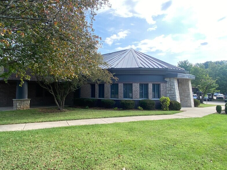 1335 E Bradford Pky, Springfield, MO à louer - Photo de l’immeuble – Image 2 sur 25