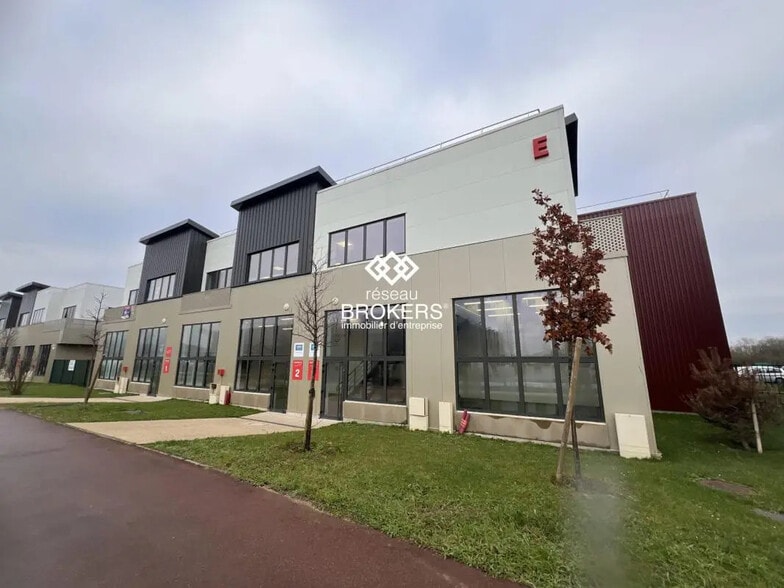 24 Rue Clément Ader, Saint-Pierre-du-Perray à louer - Photo de l’immeuble – Image 1 sur 15