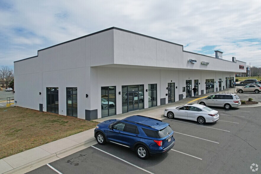 521-669 Huffman Mill Rd, Burlington, NC à louer - Photo de l’immeuble – Image 3 sur 10