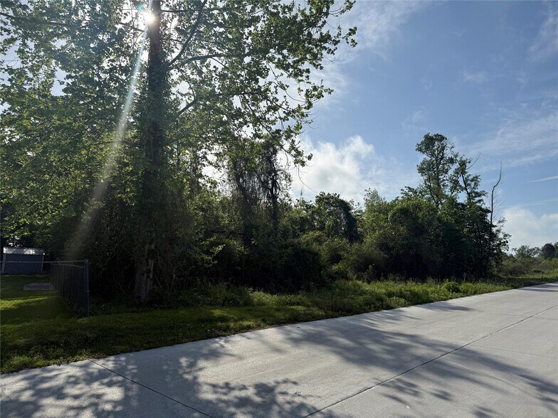 2211 Waco St, Dayton, TX à vendre - Photo de l’immeuble – Image 2 sur 3