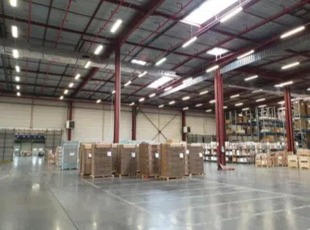 Industriel/Logistique dans Longueil-Sainte-Marie à louer - Photo de l’immeuble – Image 3 sur 8