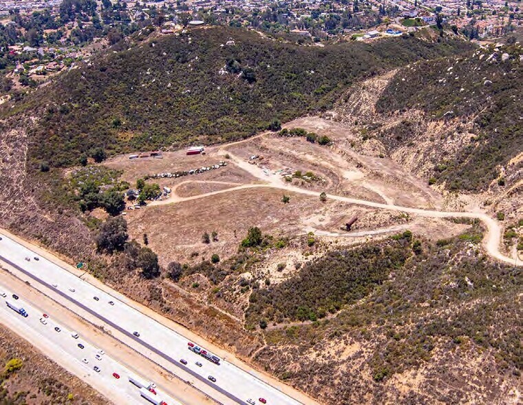 25568 Mesa Rock Rd, Escondido, CA à vendre - Photo de l’immeuble – Image 2 sur 13