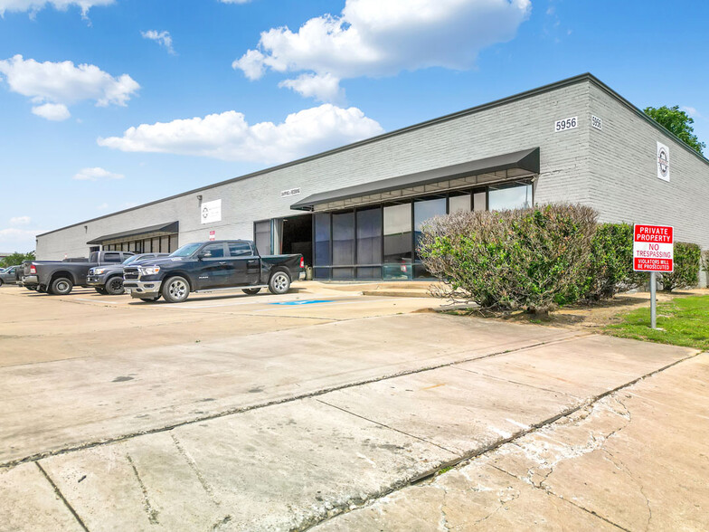 5956 Berry Brook Dr, Houston, TX à louer - Photo de l’immeuble – Image 2 sur 8