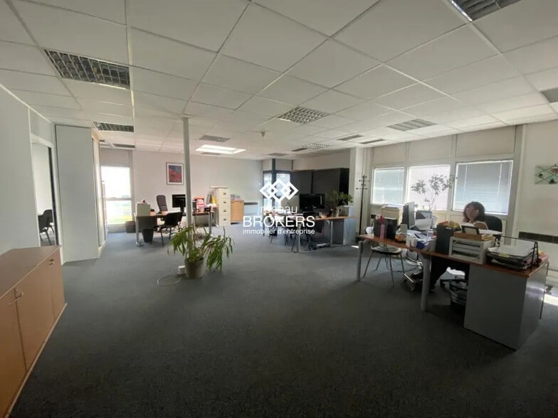 Bureau dans Montbonnot-Saint-Martin à vendre - Photo de l’immeuble – Image 2 sur 19