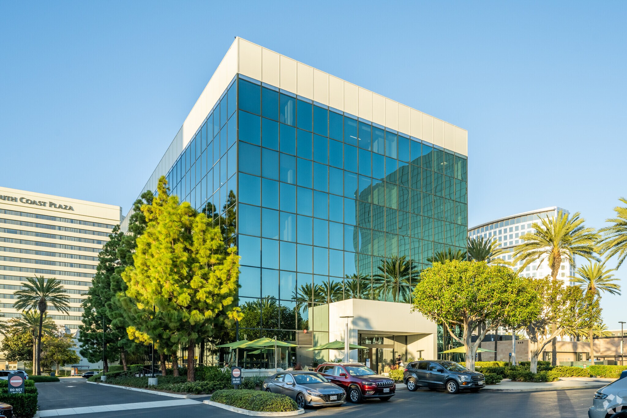 675 Anton Blvd, Costa Mesa, CA à louer Photo principale– Image 1 sur 28