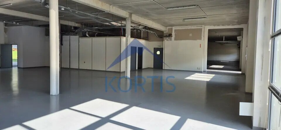 Local d’activités dans Saint-Priest à louer - Photo de l’immeuble – Image 3 sur 10