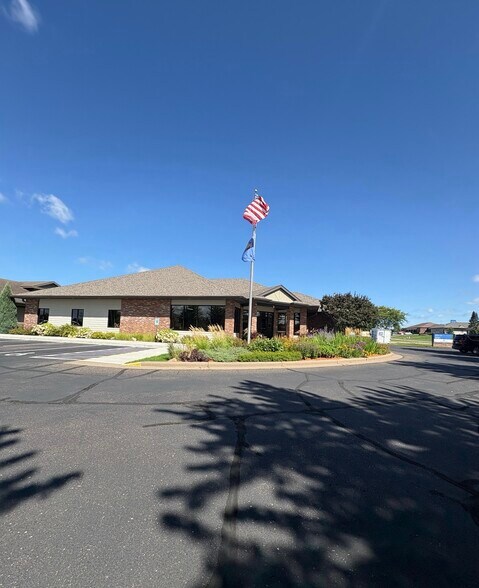 4228 Southtowne Dr, Eau Claire, WI à vendre - Photo de l’immeuble – Image 2 sur 15