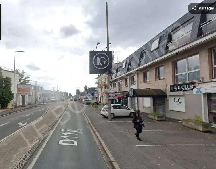 Local commercial dans Sainte-Geneviève-des-Bois à vendre - Photo de l’immeuble – Image 3 sur 4