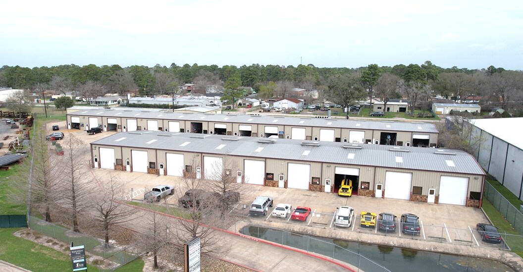 11126-11130 Neeshaw Dr, Houston, TX à louer Photo de l’immeuble– Image 1 sur 5